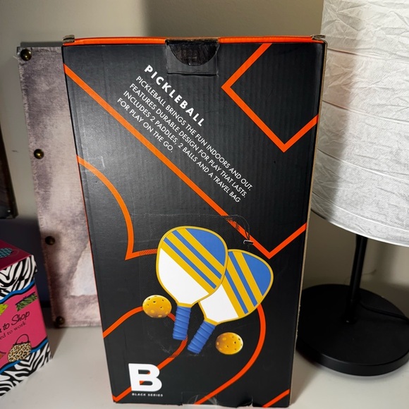 Pickleball Set w/Balls & Travel Bag New - Picture 5 of 5